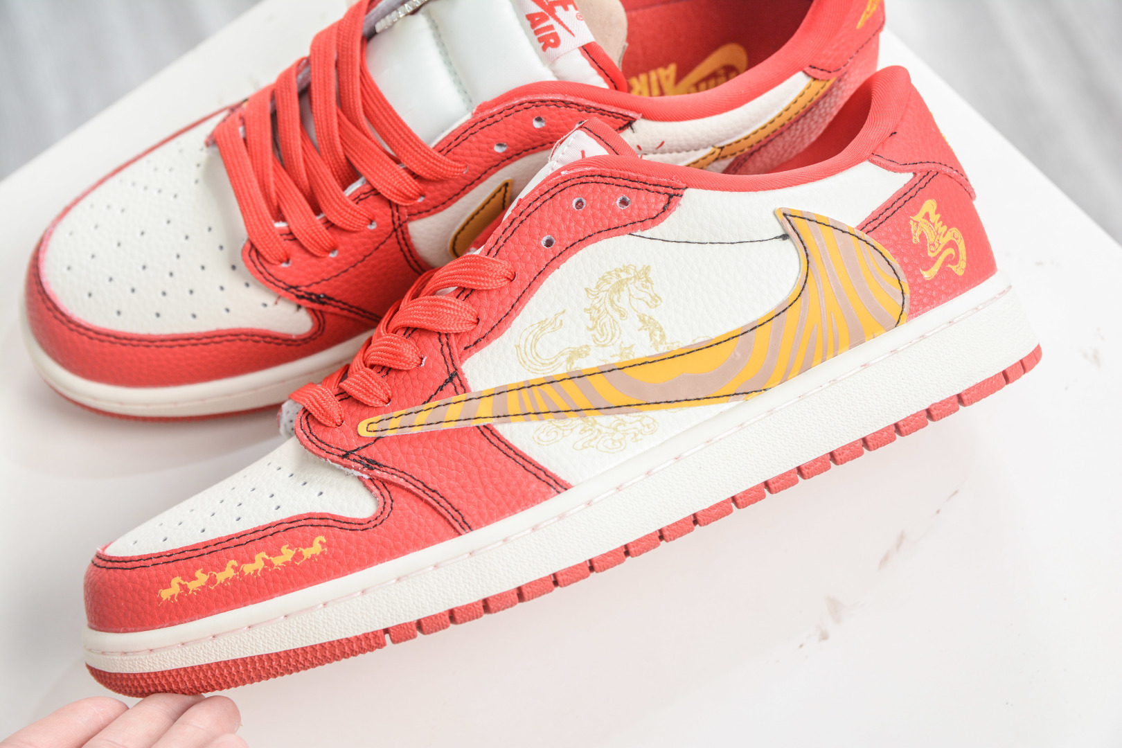270 TS x Nike Air Jordan 1 Low 马年限定联名 白红金钩 XD1979-003