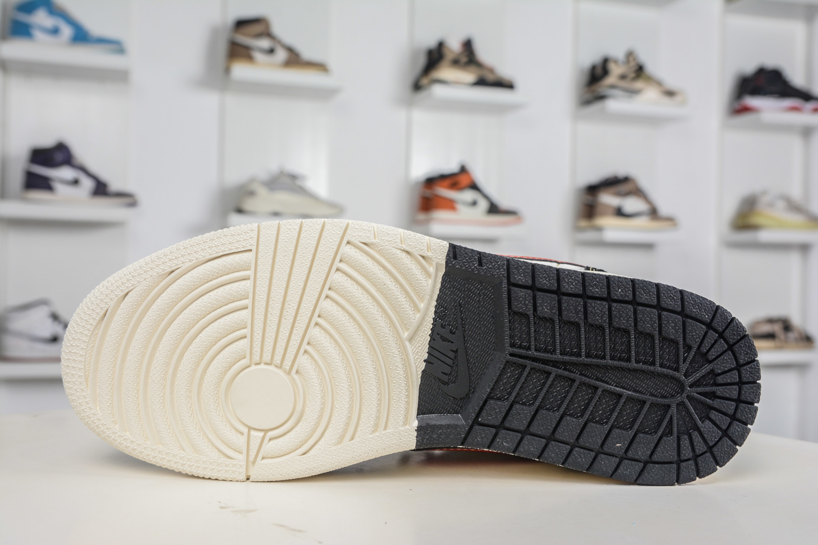 270 Nike Air Jordan 1 Low 马年限定 黑红金标 LL8888-002