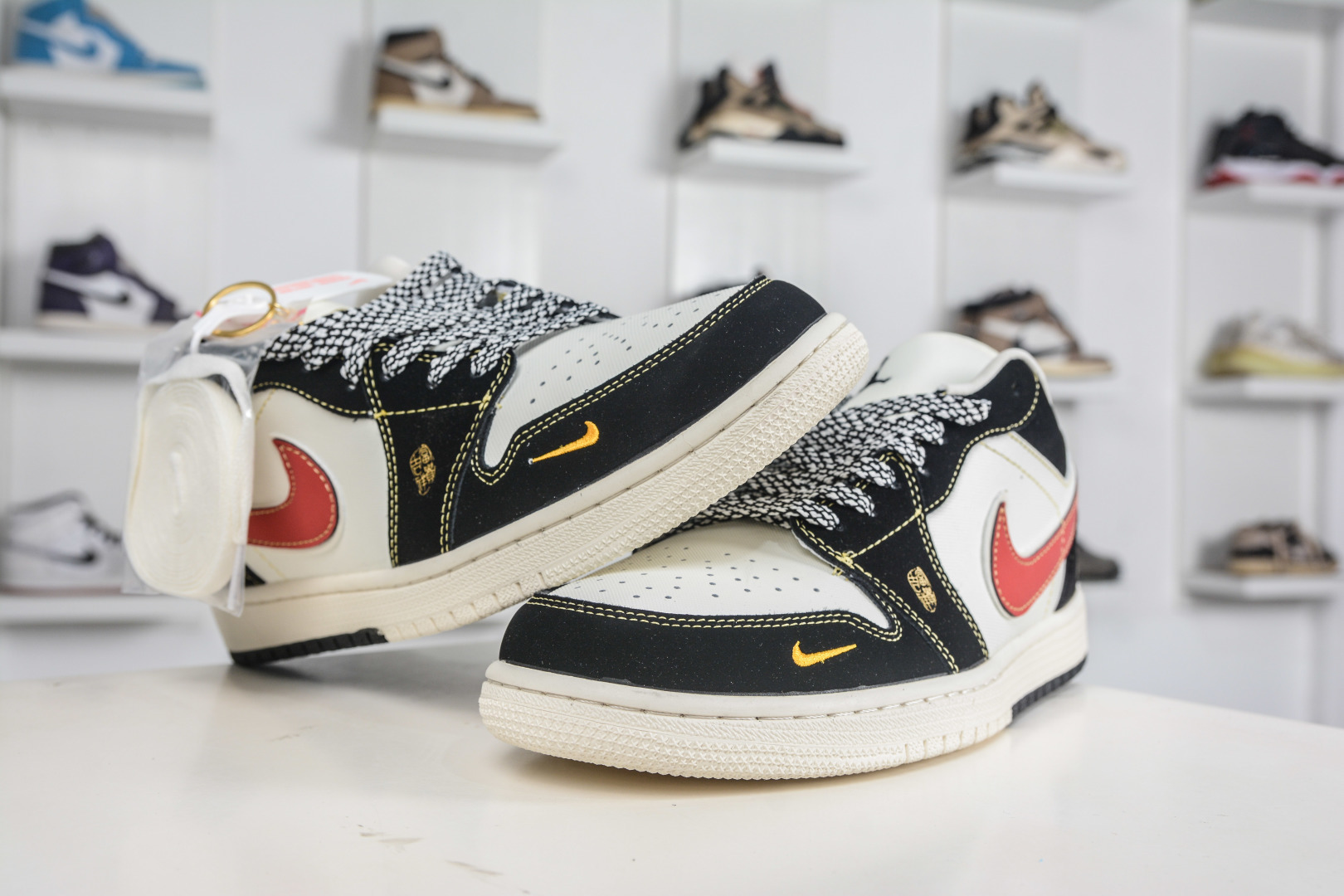 270 Nike Air Jordan 1 Low 马年限定 黑红金标 LL8888-002