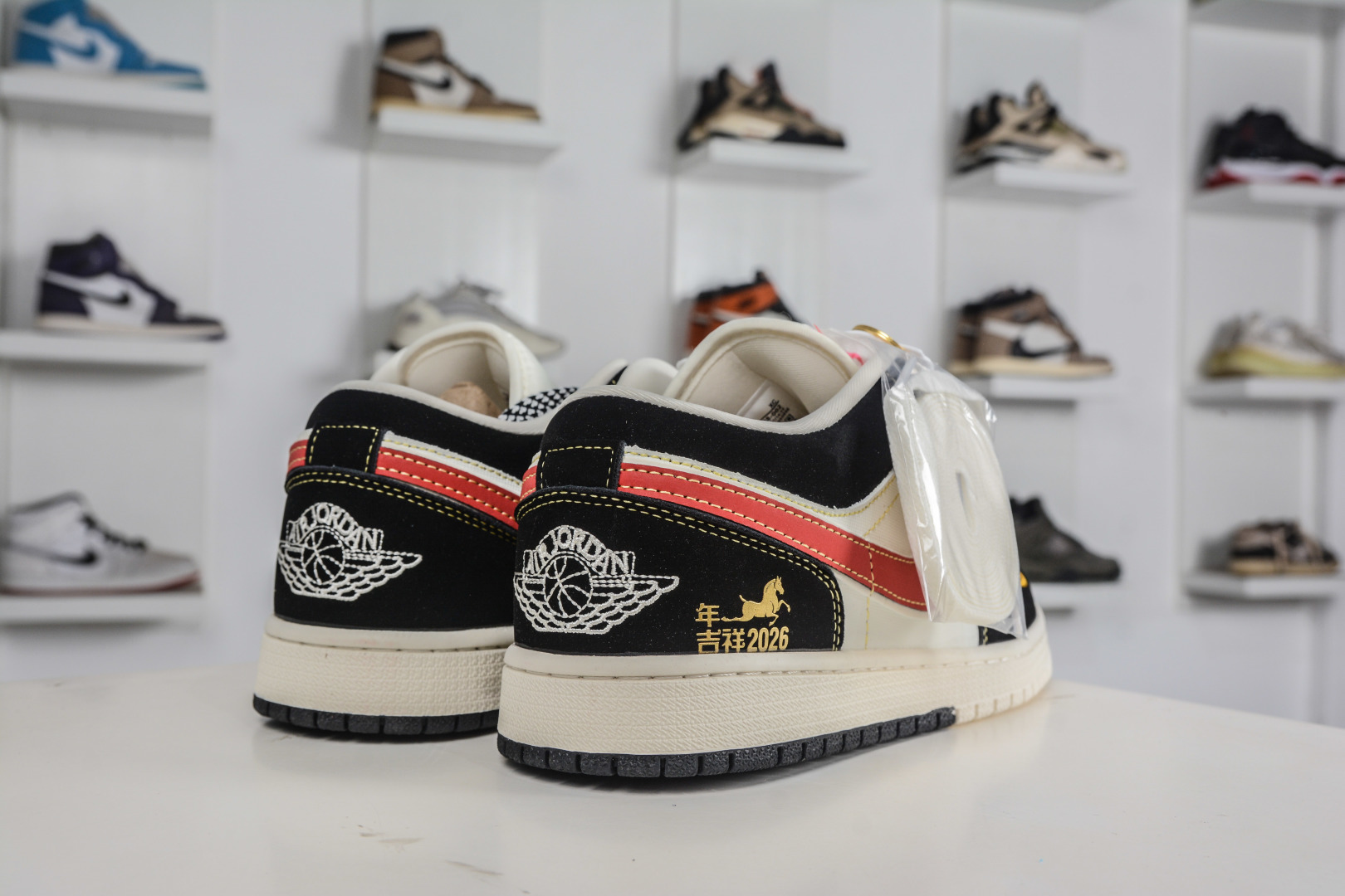 270 Nike Air Jordan 1 Low 马年限定 黑红金标 LL8888-002