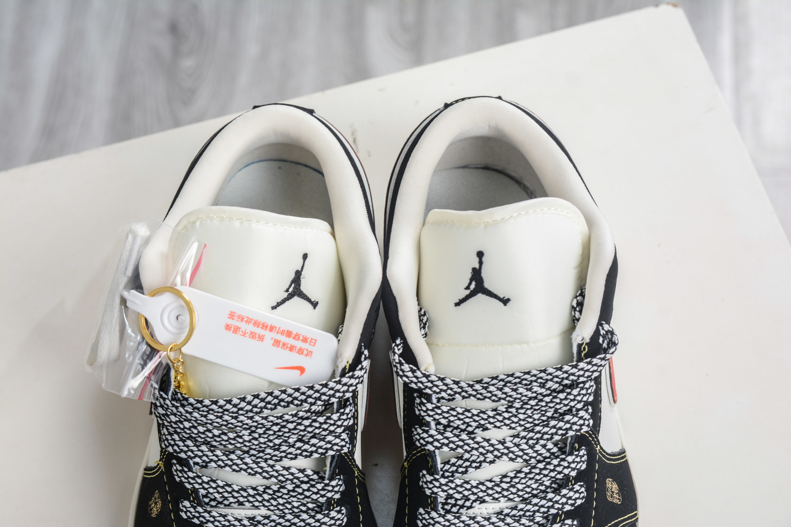 270 Nike Air Jordan 1 Low 马年限定 黑红金标 LL8888-002