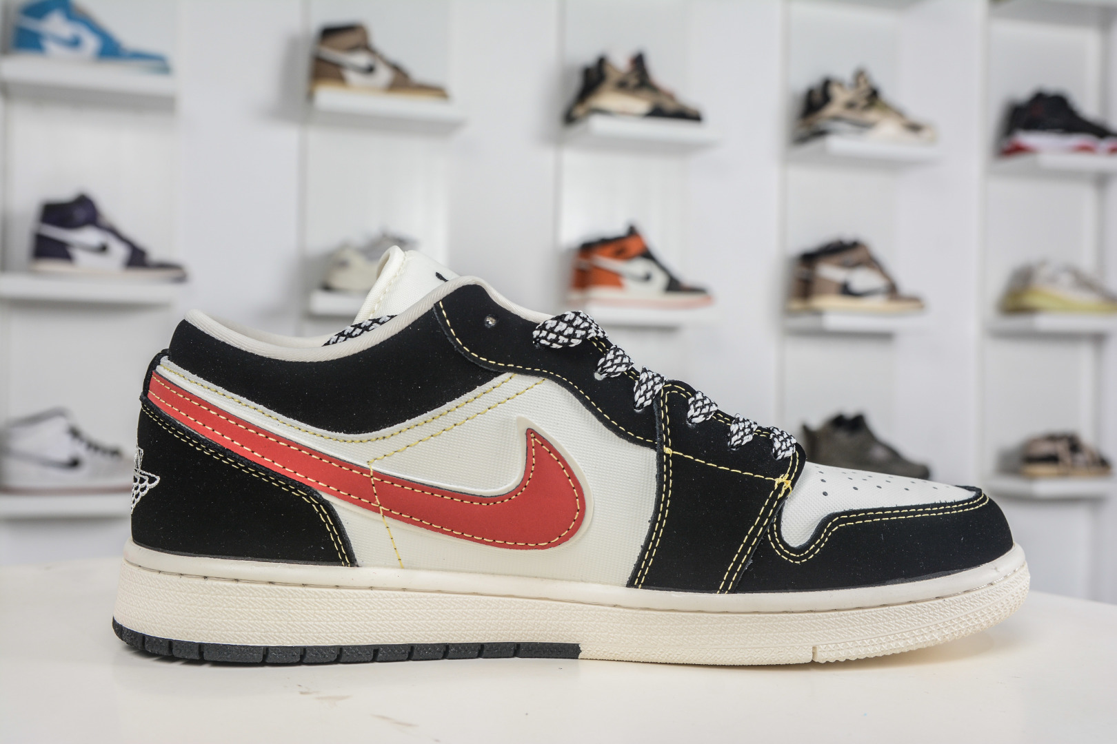 270 Nike Air Jordan 1 Low 马年限定 黑红金标 LL8888-002