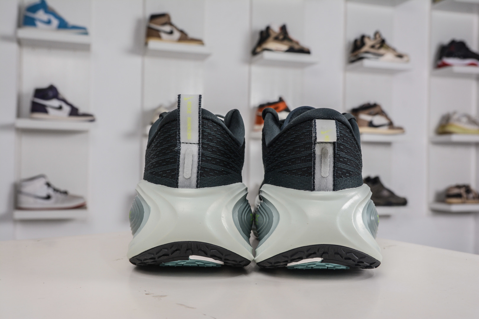 Nike Air Zoom Vomero PLUS 全新科技提前原鞋开发 运动跑鞋 HV8150-300-Top High Quatity Cheap Sneakers Fashion Clothing Clothes Bags handbags Shoes of all Brand wholesale With The best Quality And Beautiful Price from China Factory Chinese suppliers wholesaler seller Nike Air Zoom Vomero PLUS 全新科技提前原鞋开发 运动跑鞋 HV8150-300