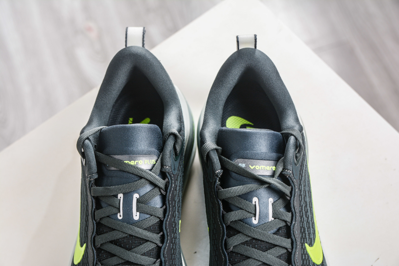 Nike Air Zoom Vomero PLUS 全新科技提前原鞋开发 运动跑鞋 HV8150-300-Top High Quatity Cheap Sneakers Fashion Clothing Clothes Bags handbags Shoes of all Brand wholesale With The best Quality And Beautiful Price from China Factory Chinese suppliers wholesaler seller Nike Air Zoom Vomero PLUS 全新科技提前原鞋开发 运动跑鞋 HV8150-300
