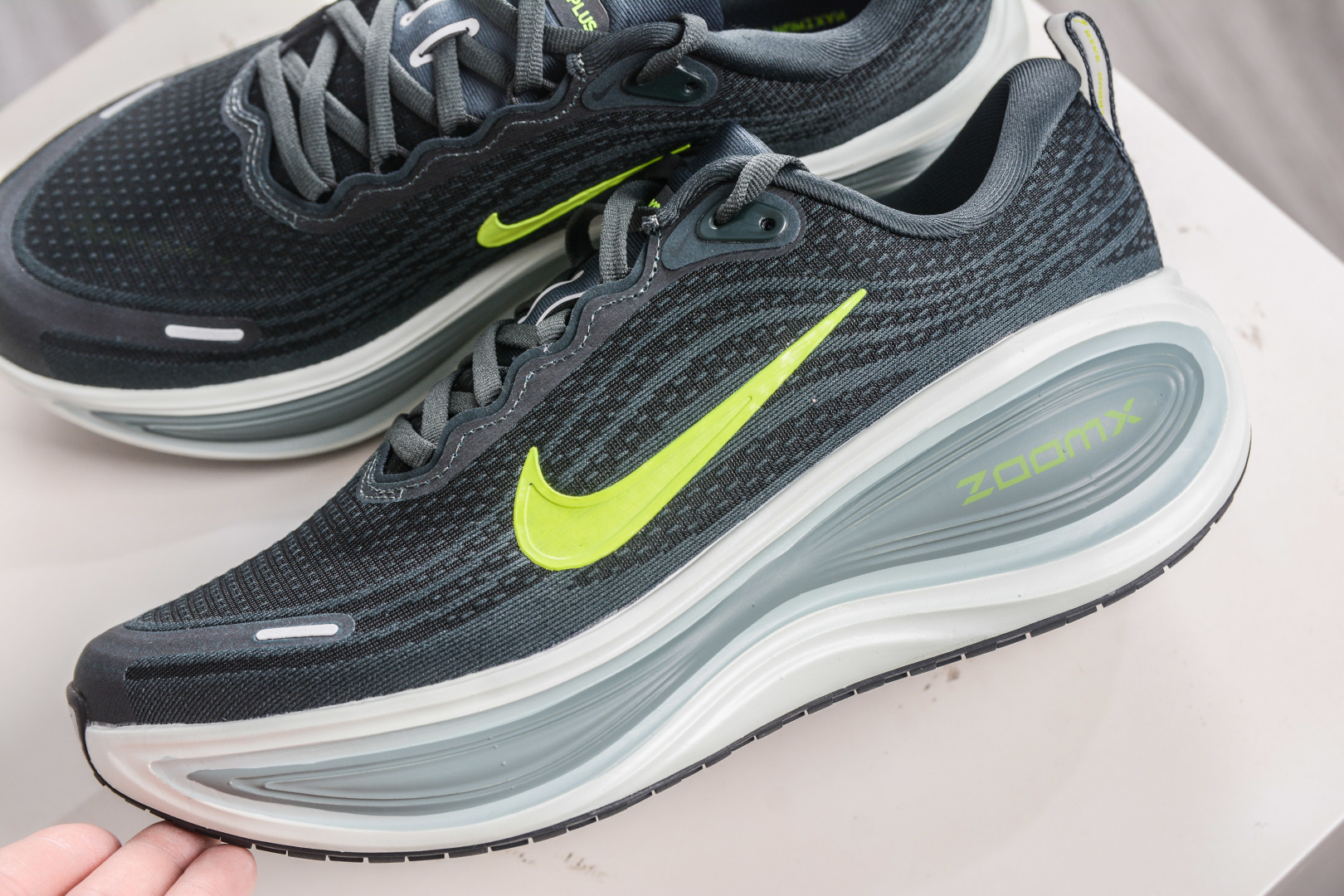 Nike Air Zoom Vomero PLUS 全新科技提前原鞋开发 运动跑鞋 HV8150-300-Top High Quatity Cheap Sneakers Fashion Clothing Clothes Bags handbags Shoes of all Brand wholesale With The best Quality And Beautiful Price from China Factory Chinese suppliers wholesaler seller Nike Air Zoom Vomero PLUS 全新科技提前原鞋开发 运动跑鞋 HV8150-300