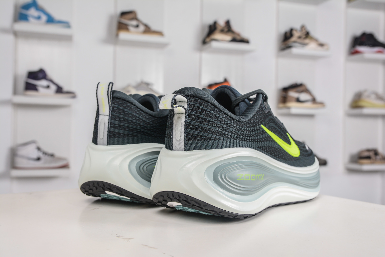 Nike Air Zoom Vomero PLUS 全新科技提前原鞋开发 运动跑鞋 HV8150-300-Top High Quatity Cheap Sneakers Fashion Clothing Clothes Bags handbags Shoes of all Brand wholesale With The best Quality And Beautiful Price from China Factory Chinese suppliers wholesaler seller Nike Air Zoom Vomero PLUS 全新科技提前原鞋开发 运动跑鞋 HV8150-300
