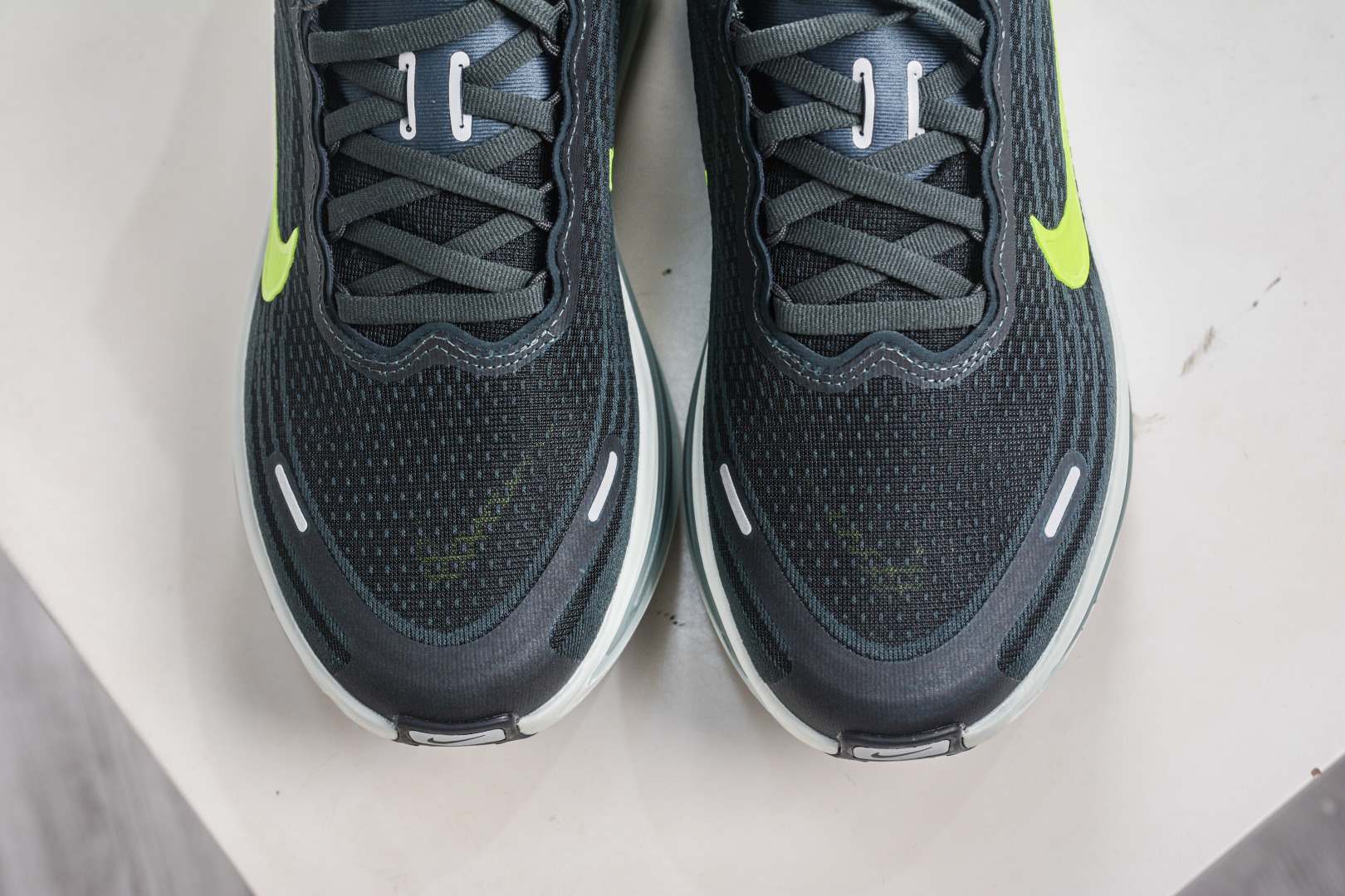 Nike Air Zoom Vomero PLUS 全新科技提前原鞋开发 运动跑鞋 HV8150-300-Top High Quatity Cheap Sneakers Fashion Clothing Clothes Bags handbags Shoes of all Brand wholesale With The best Quality And Beautiful Price from China Factory Chinese suppliers wholesaler seller Nike Air Zoom Vomero PLUS 全新科技提前原鞋开发 运动跑鞋 HV8150-300
