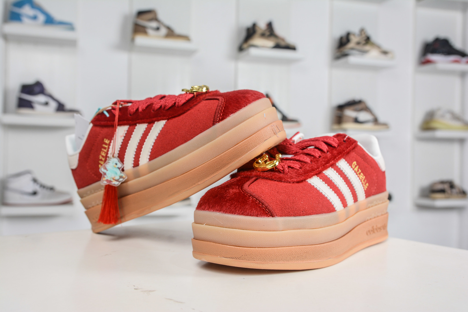200 adidas originals GAZELLE CNY新年款 马年限定 羚羊松糕系列复古百搭厚底增高低帮休闲运动板鞋 KJ4293-Chinese UA Cheap High Quatity Brand Clothes Bags handbags Sneakers wholesale wholesaler seller from China Factory suppliers Fashion Clothing Shoes best Quality Beautiful Price 200 adidas originals GAZELLE CNY新年款 马年限定 羚羊松糕系列复古百搭厚底增高低帮休闲运动板鞋 KJ4293