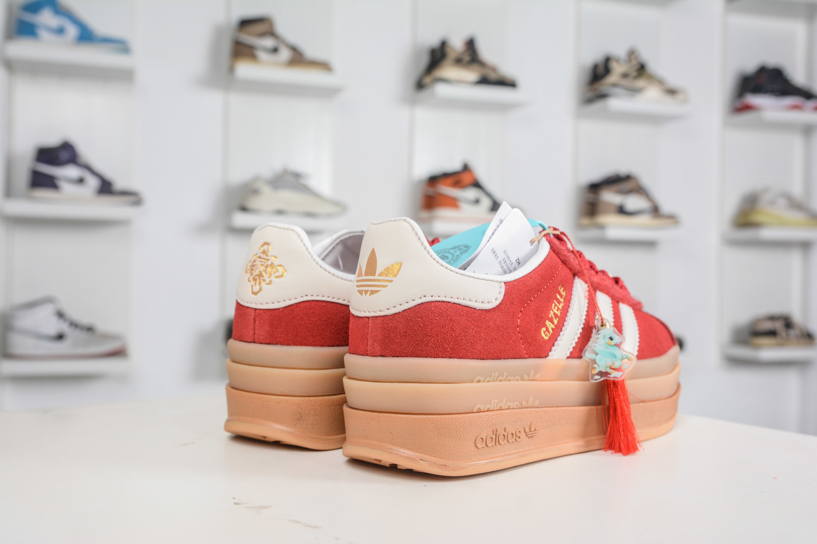 200 adidas originals GAZELLE CNY新年款 马年限定 羚羊松糕系列复古百搭厚底增高低帮休闲运动板鞋 KJ4293-Chinese UA Cheap High Quatity Brand Clothes Bags handbags Sneakers wholesale wholesaler seller from China Factory suppliers Fashion Clothing Shoes best Quality Beautiful Price 200 adidas originals GAZELLE CNY新年款 马年限定 羚羊松糕系列复古百搭厚底增高低帮休闲运动板鞋 KJ4293