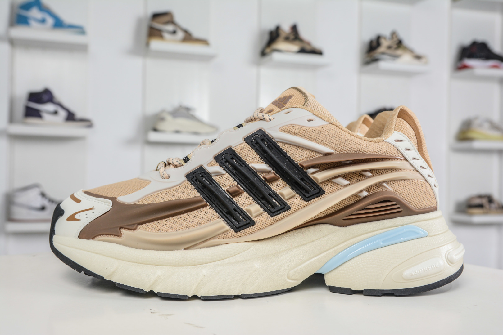 Pharrell x adidas Adistar Jellyfish 低帮复古风老爹鞋 JP9277 Pharrell x adidas Adistar Jellyfish 低帮复古风老爹鞋 JP9277