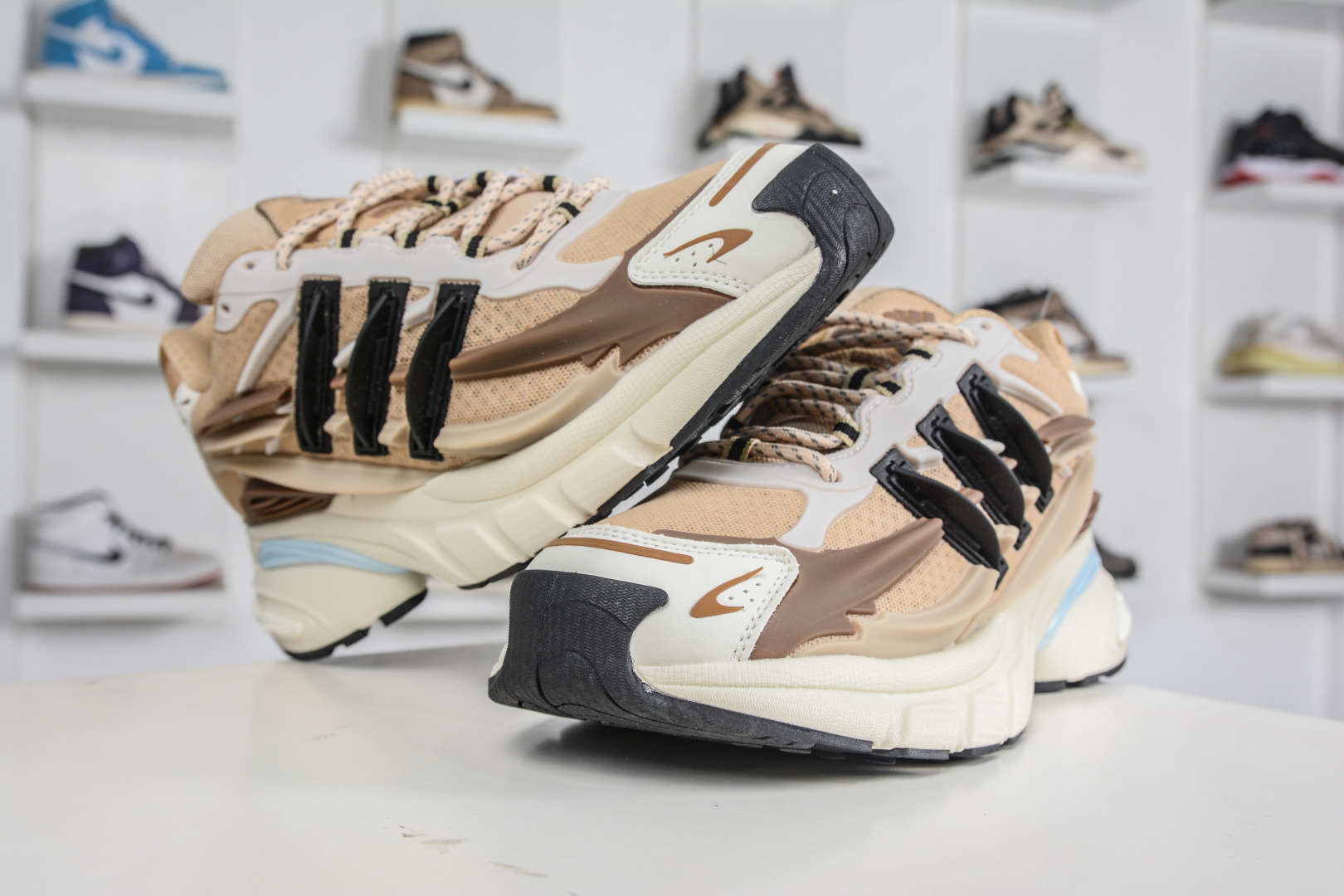 Pharrell x adidas Adistar Jellyfish 低帮复古风老爹鞋 JP9277 Pharrell x adidas Adistar Jellyfish 低帮复古风老爹鞋 JP9277