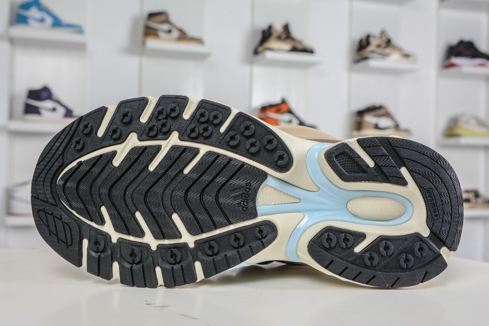 Pharrell x adidas Adistar Jellyfish 低帮复古风老爹鞋 JP9277 Pharrell x adidas Adistar Jellyfish 低帮复古风老爹鞋 JP9277