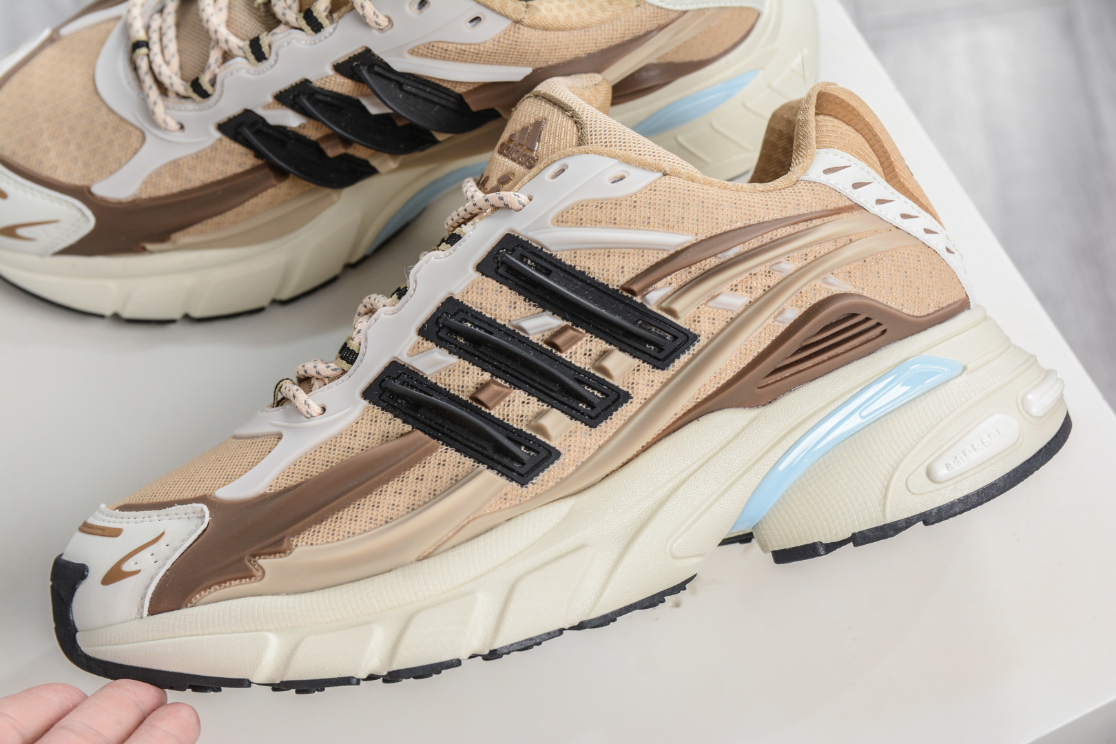 Pharrell x adidas Adistar Jellyfish 低帮复古风老爹鞋 JP9277 Pharrell x adidas Adistar Jellyfish 低帮复古风老爹鞋 JP9277