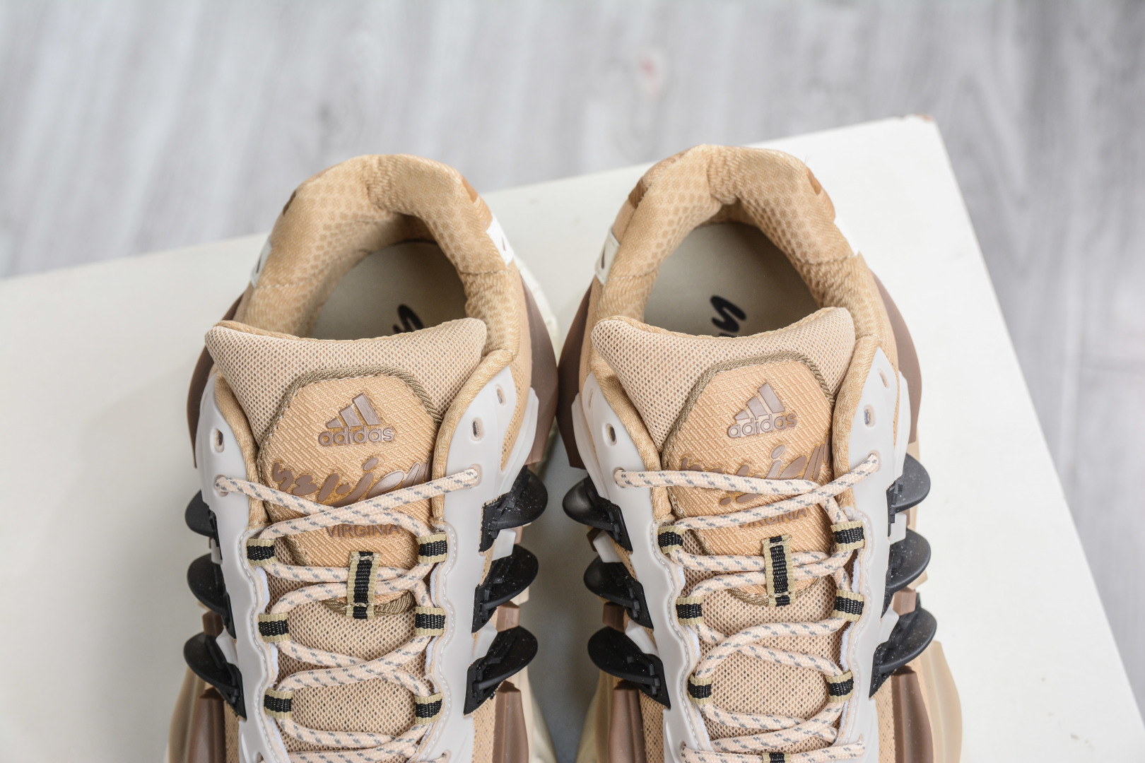 Pharrell x adidas Adistar Jellyfish 低帮复古风老爹鞋 JP9277 Pharrell x adidas Adistar Jellyfish 低帮复古风老爹鞋 JP9277