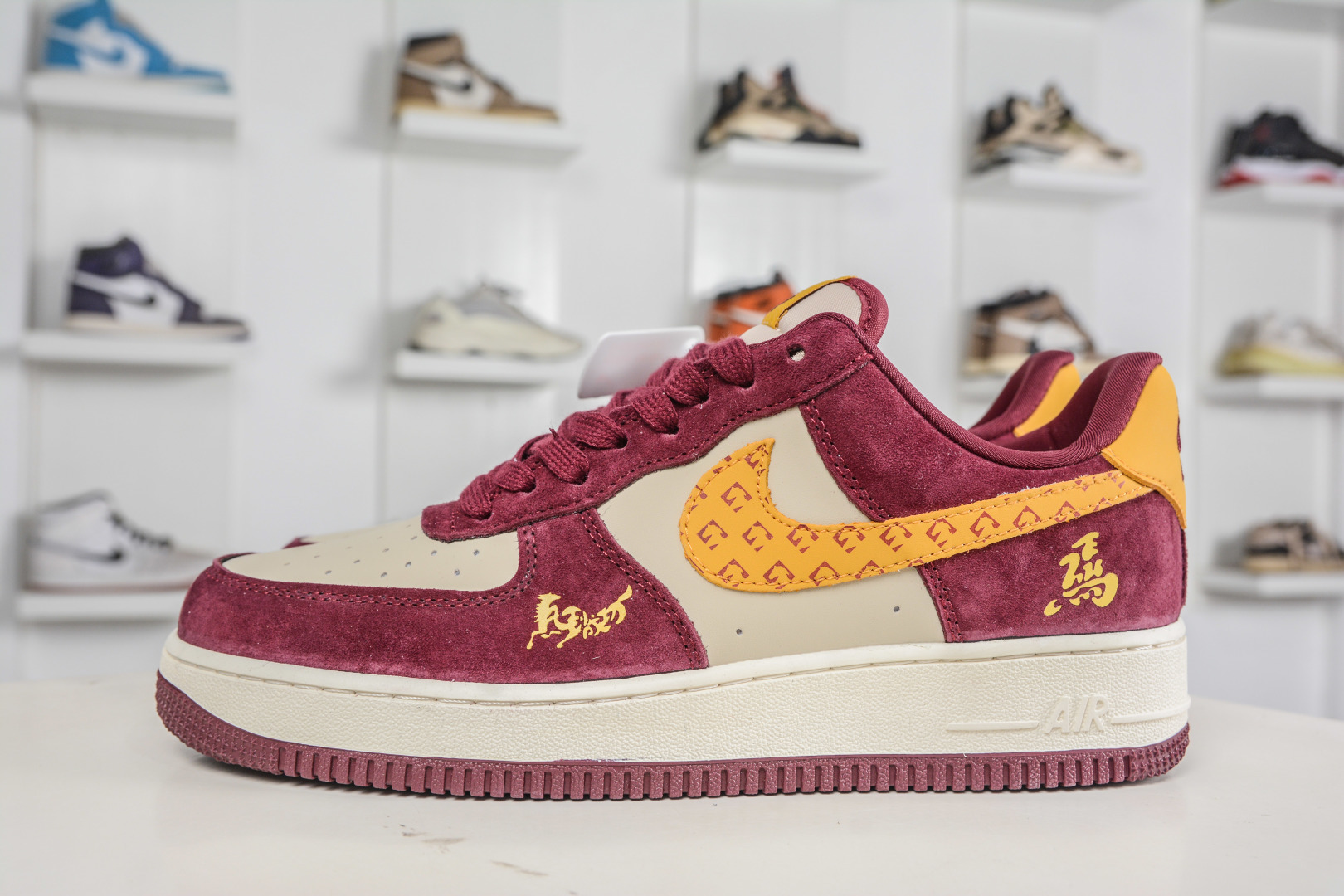 Nike Air Force 1 ’07 Low 马年限定联名-酒红金钩 KD1688-003 Nike Air Force 1 ’07 Low 马年限定联名-酒红金钩 KD1688-003
