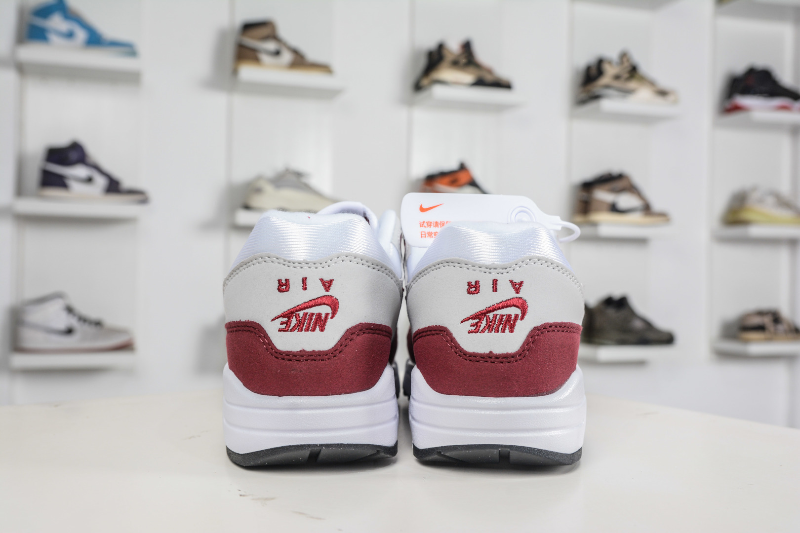 NK Air Max 1 初代复古气垫慢跑鞋 IM3906-100 NK Air Max 1 初代复古气垫慢跑鞋 IM3906-100
