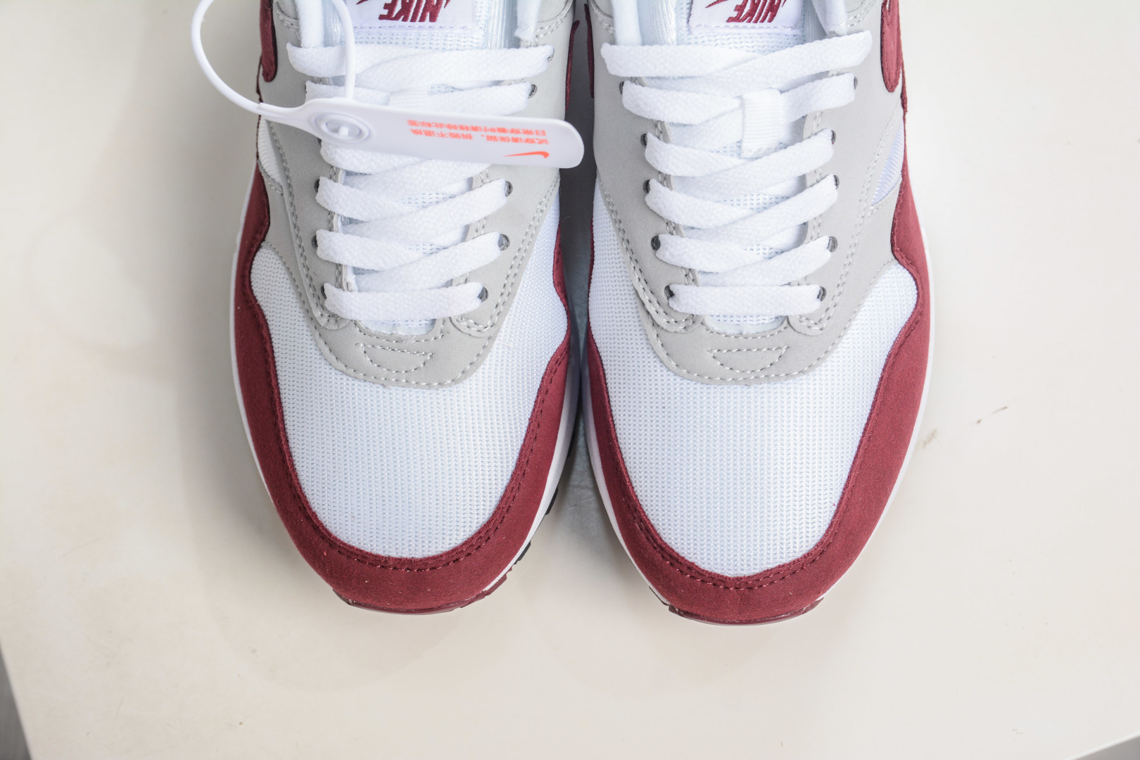 NK Air Max 1 初代复古气垫慢跑鞋 IM3906-100 NK Air Max 1 初代复古气垫慢跑鞋 IM3906-100