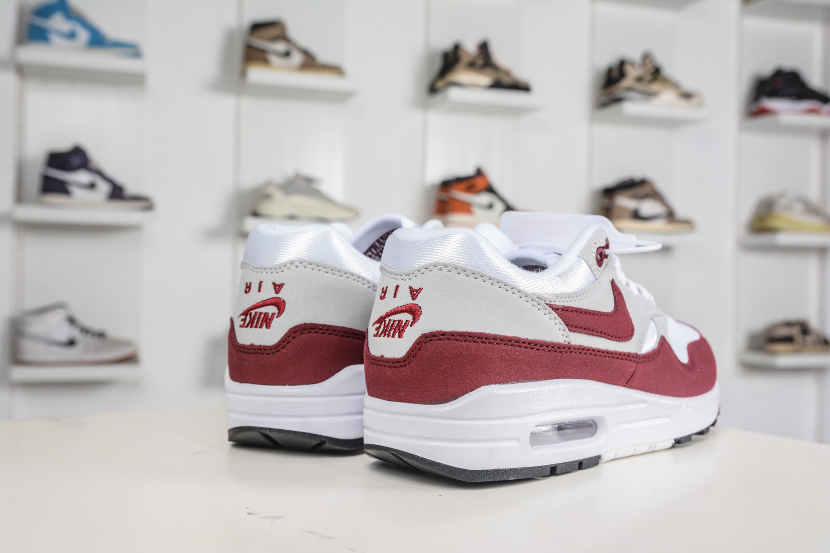 NK Air Max 1 初代复古气垫慢跑鞋 IM3906-100 NK Air Max 1 初代复古气垫慢跑鞋 IM3906-100