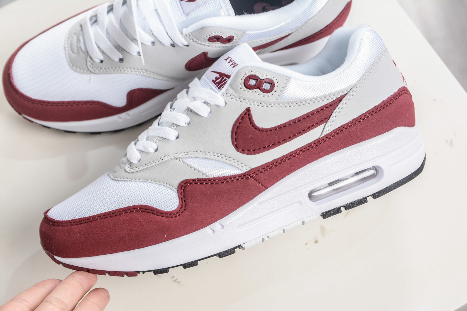 NK Air Max 1 初代复古气垫慢跑鞋 IM3906-100 NK Air Max 1 初代复古气垫慢跑鞋 IM3906-100