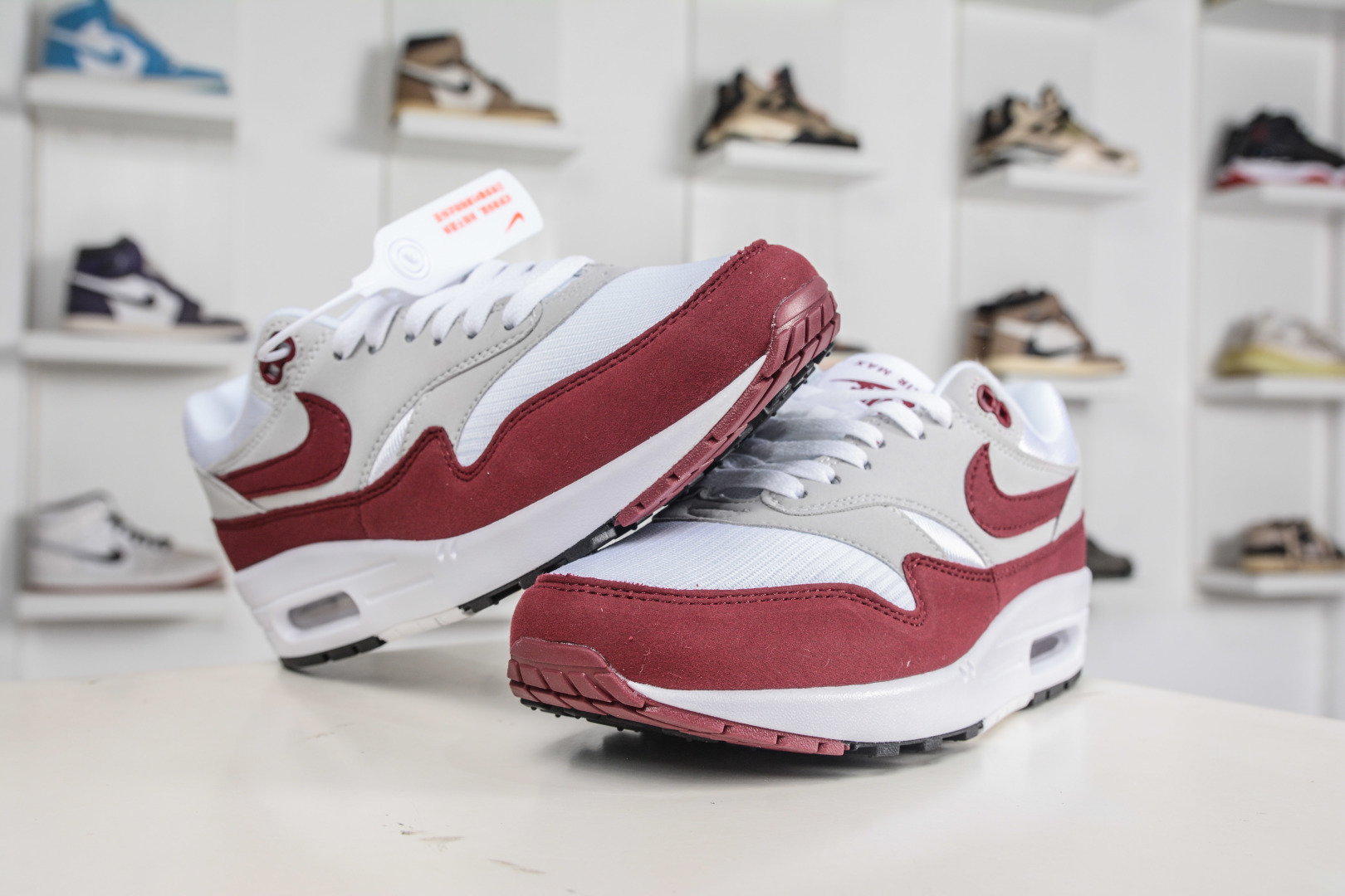 NK Air Max 1 初代复古气垫慢跑鞋 IM3906-100 NK Air Max 1 初代复古气垫慢跑鞋 IM3906-100
