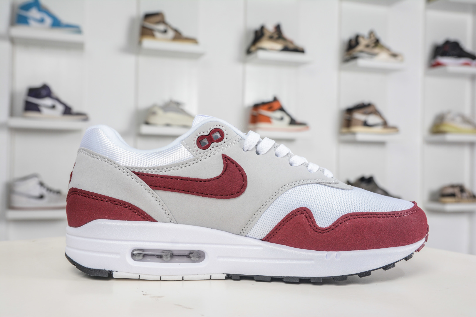 NK Air Max 1 初代复古气垫慢跑鞋 IM3906-100 NK Air Max 1 初代复古气垫慢跑鞋 IM3906-100