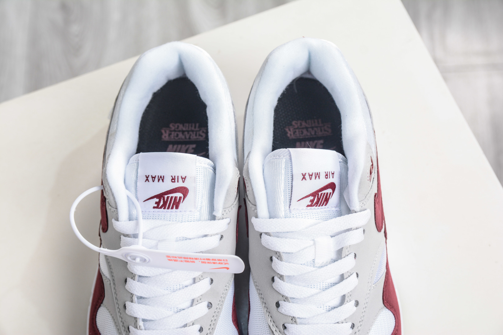 NK Air Max 1 初代复古气垫慢跑鞋 IM3906-100 NK Air Max 1 初代复古气垫慢跑鞋 IM3906-100