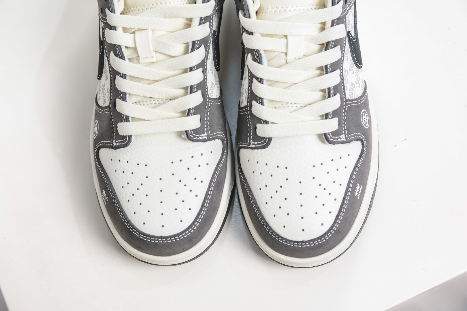 Nike SB Dunk Low X Stussy 斯图西联名-白灰 YF9511-914 Nike SB Dunk Low X Stussy 斯图西联名-白灰 YF9511-914