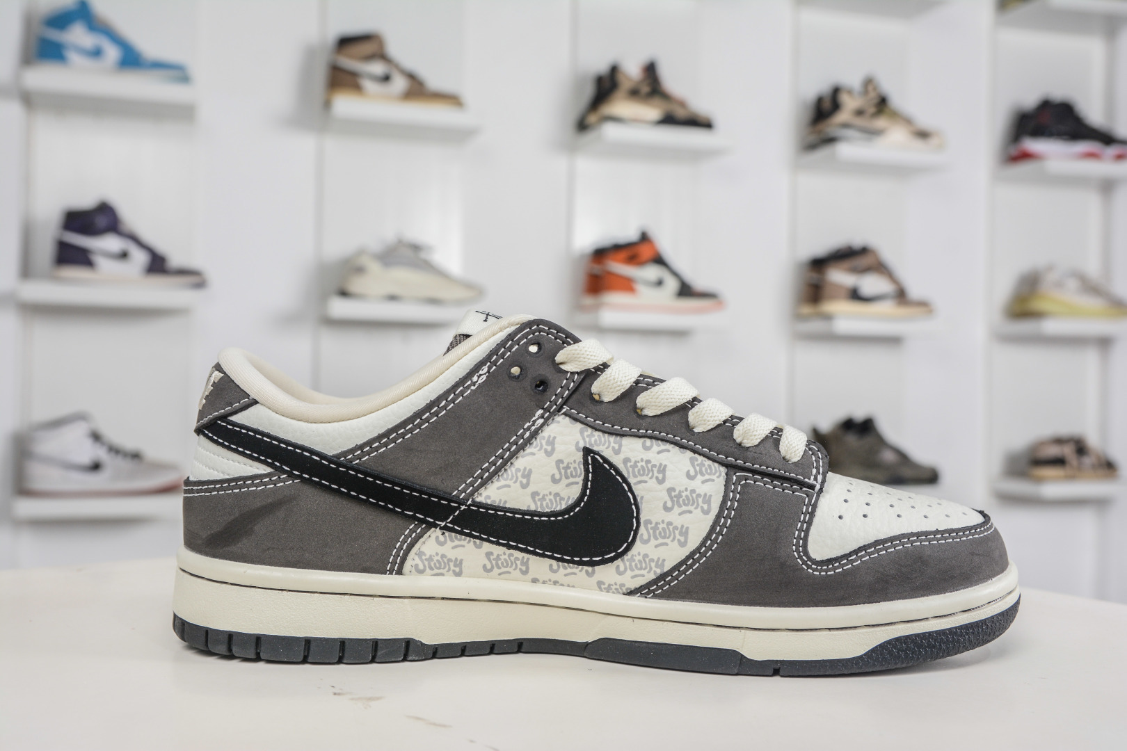 Nike SB Dunk Low X Stussy 斯图西联名-白灰 YF9511-914 Nike SB Dunk Low X Stussy 斯图西联名-白灰 YF9511-914