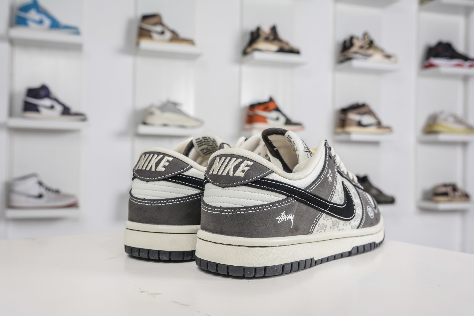 Nike SB Dunk Low X Stussy 斯图西联名-白灰 YF9511-914 Nike SB Dunk Low X Stussy 斯图西联名-白灰 YF9511-914