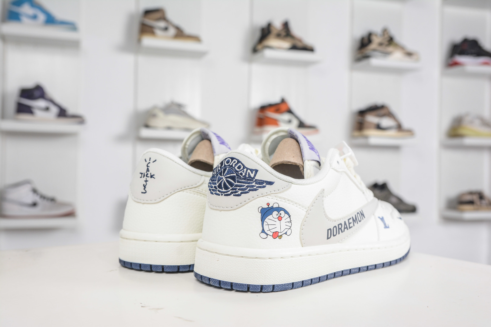 TS x Air Jordan AJ1 Low x Bape 猿人头联名-米白黑 倒钩低帮联名定制配色 LD2028-074 TS x Air Jordan AJ1 Low x Bape 猿人头联名-米白黑 倒钩低帮联名定制配色 LD2028-074