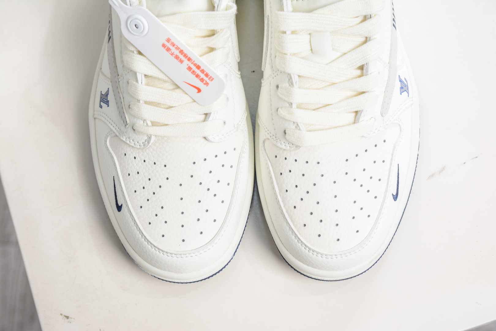 TS x Air Jordan AJ1 Low x Bape 猿人头联名-米白黑 倒钩低帮联名定制配色 LD2028-074 TS x Air Jordan AJ1 Low x Bape 猿人头联名-米白黑 倒钩低帮联名定制配色 LD2028-074