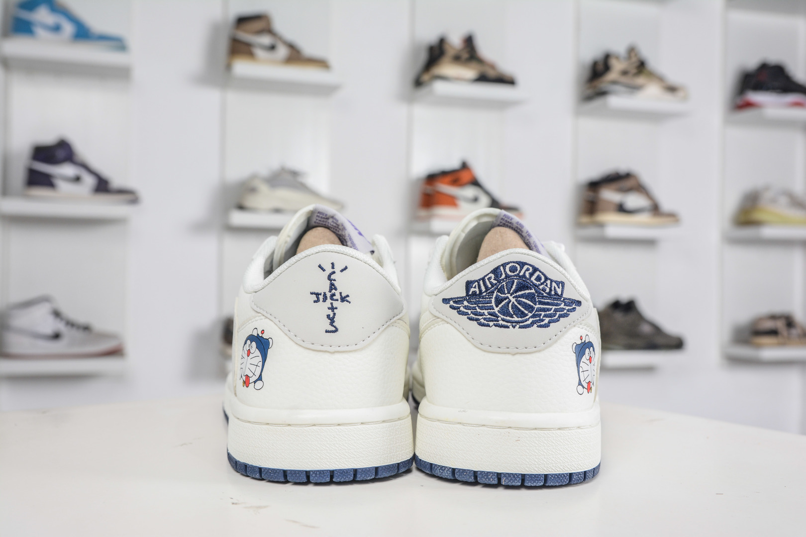 TS x Air Jordan AJ1 Low x Bape 猿人头联名-米白黑 倒钩低帮联名定制配色 LD2028-074 TS x Air Jordan AJ1 Low x Bape 猿人头联名-米白黑 倒钩低帮联名定制配色 LD2028-074