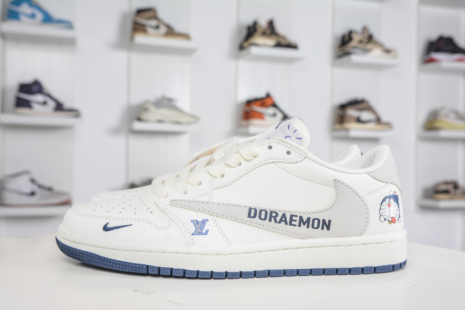 TS x Air Jordan AJ1 Low x Bape 猿人头联名-米白黑 倒钩低帮联名定制配色 LD2028-074 TS x Air Jordan AJ1 Low x Bape 猿人头联名-米白黑 倒钩低帮联名定制配色 LD2028-074