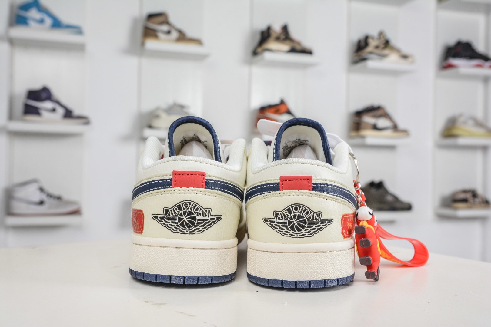 Nike Air Jordan 1 Low 马年限定 米黑双拼底 定制配色 FC7688-198 Nike Air Jordan 1 Low 马年限定 米黑双拼底 定制配色 FC7688-198