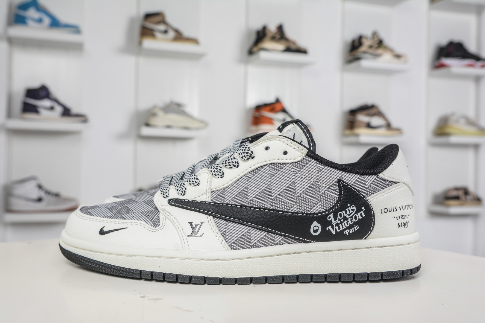 TS x Air Jordan x Louis Vuitton AJ1 Low 倒钩低帮LV联名-格纹米白黑 DZ2688-013
