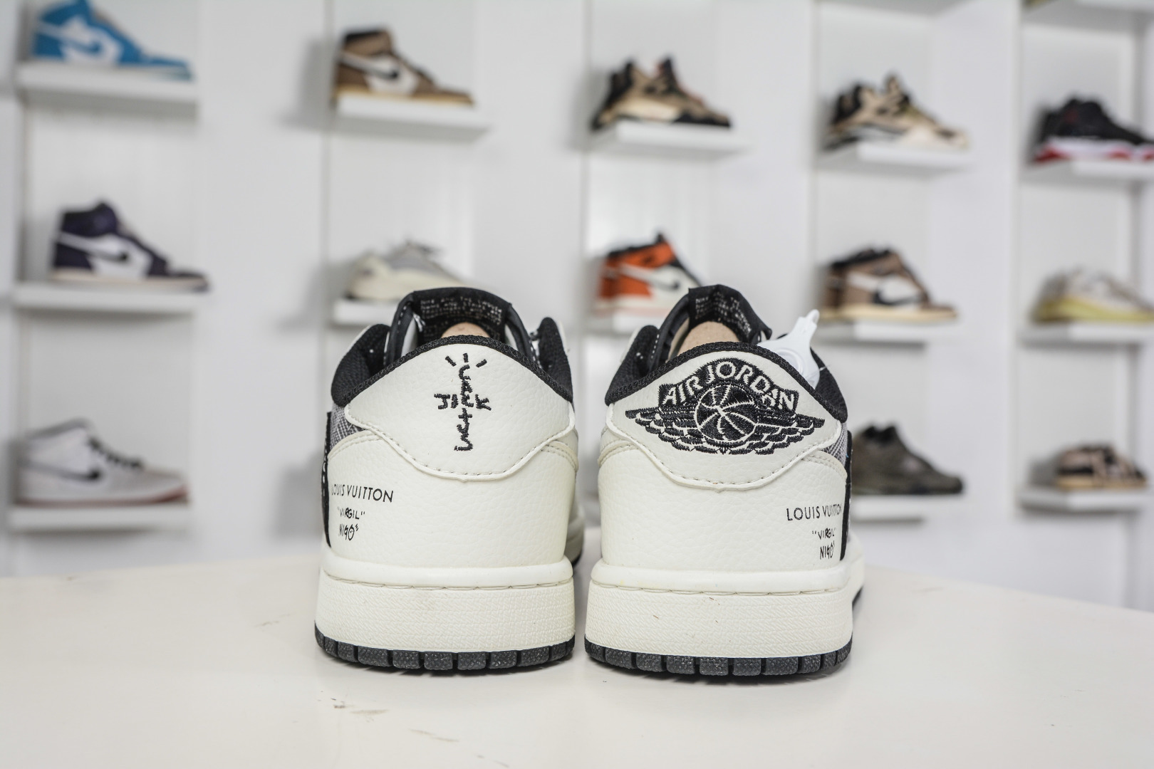 TS x Air Jordan x Louis Vuitton AJ1 Low 倒钩低帮LV联名-格纹米白黑 DZ2688-013