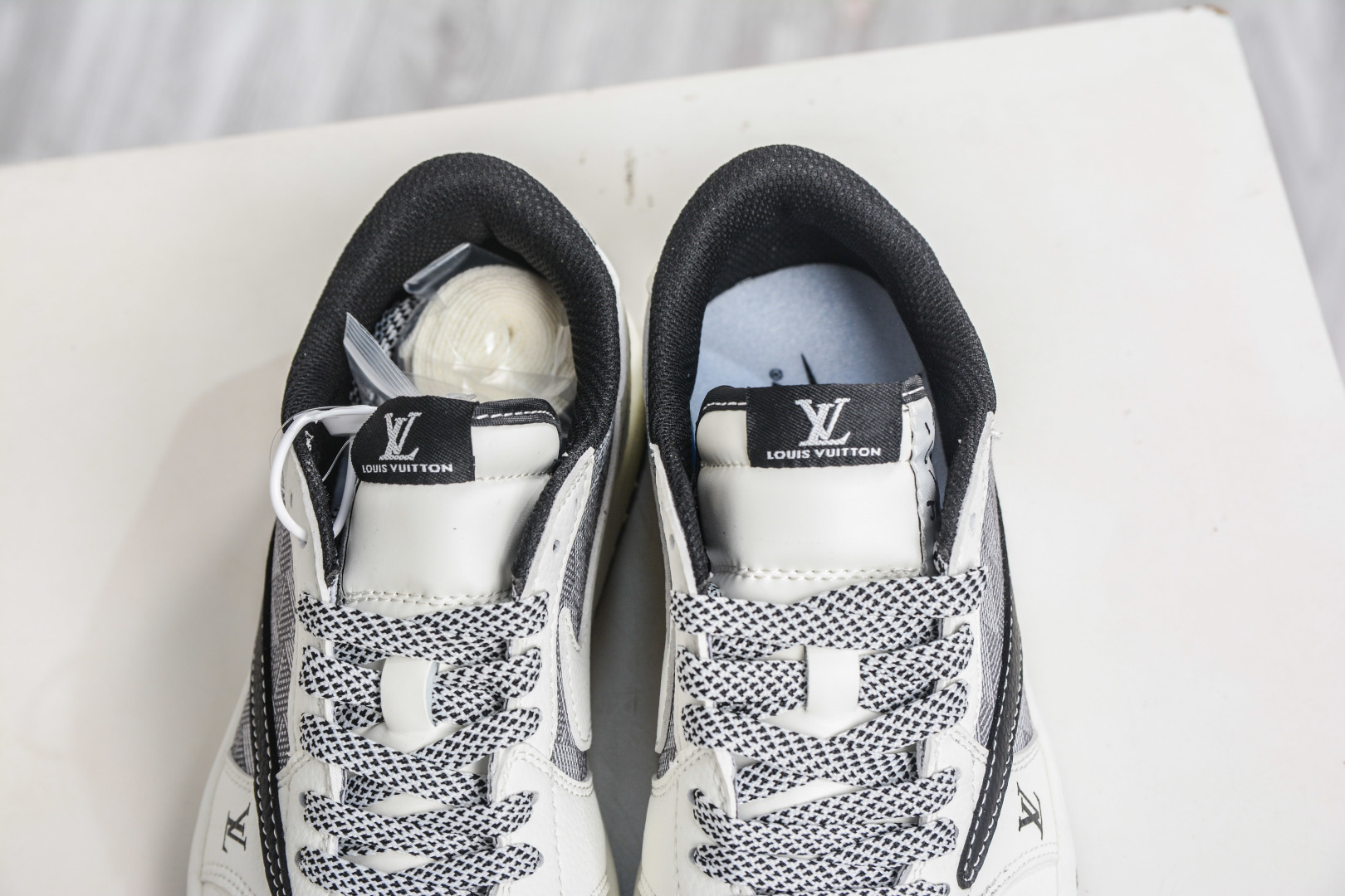 TS x Air Jordan x Louis Vuitton AJ1 Low 倒钩低帮LV联名-格纹米白黑 DZ2688-013