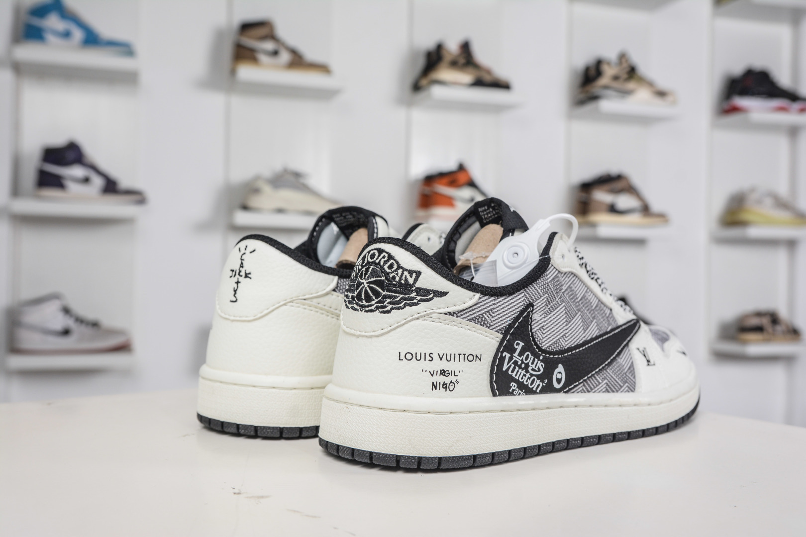 TS x Air Jordan x Louis Vuitton AJ1 Low 倒钩低帮LV联名-格纹米白黑 DZ2688-013
