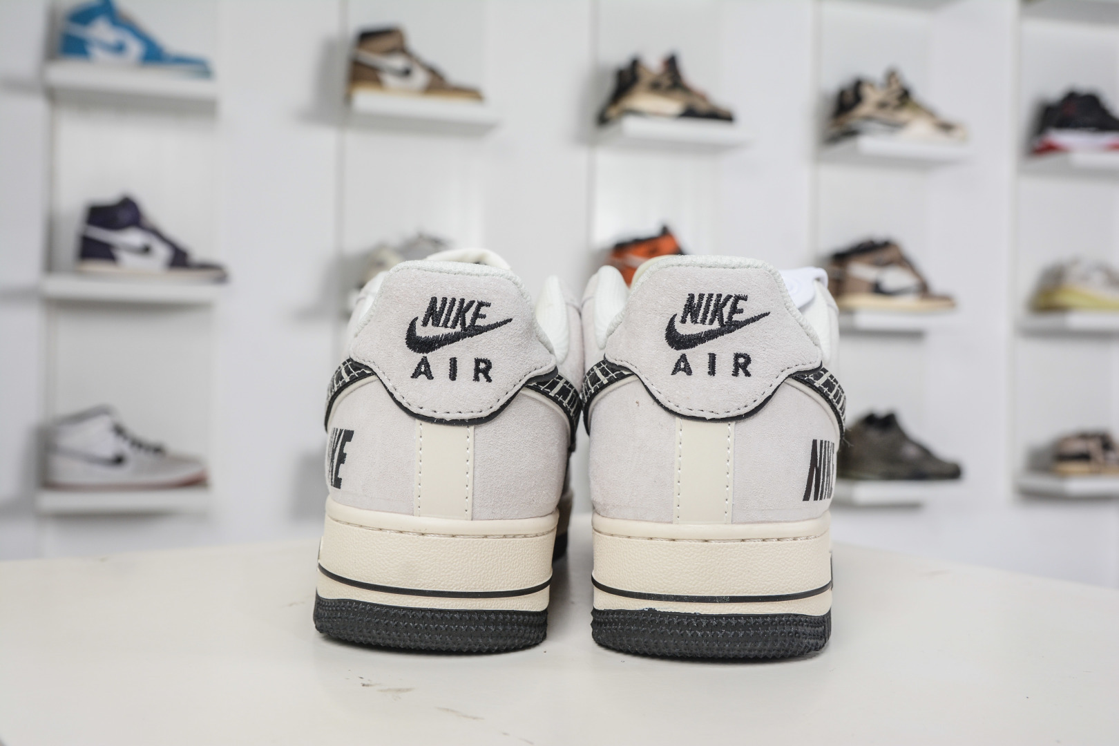 Nike Air Force 1 Low 07 米灰黑 JP8028-068