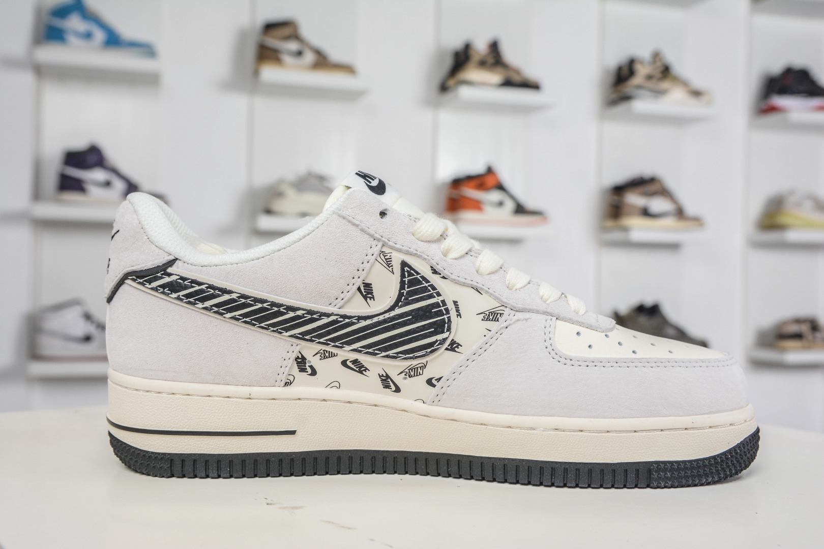 Nike Air Force 1 Low 07 米灰黑 JP8028-068