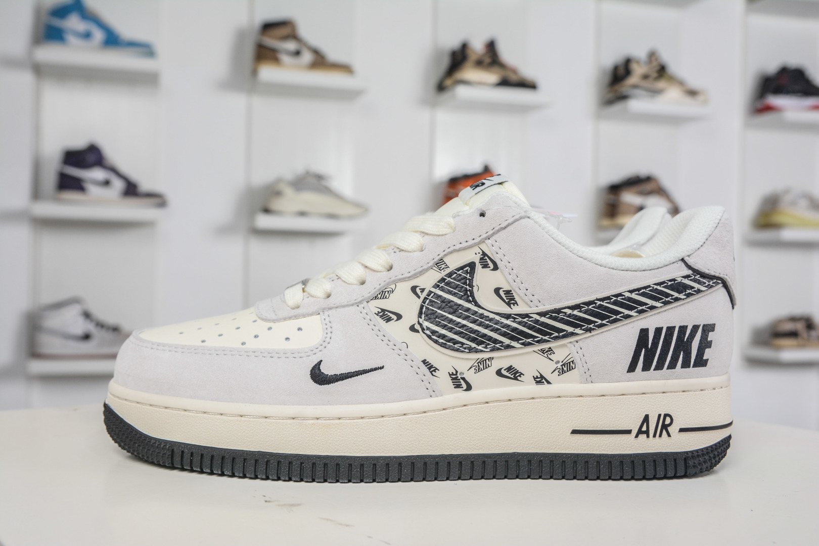 Nike Air Force 1 Low 07 米灰黑 JP8028-068