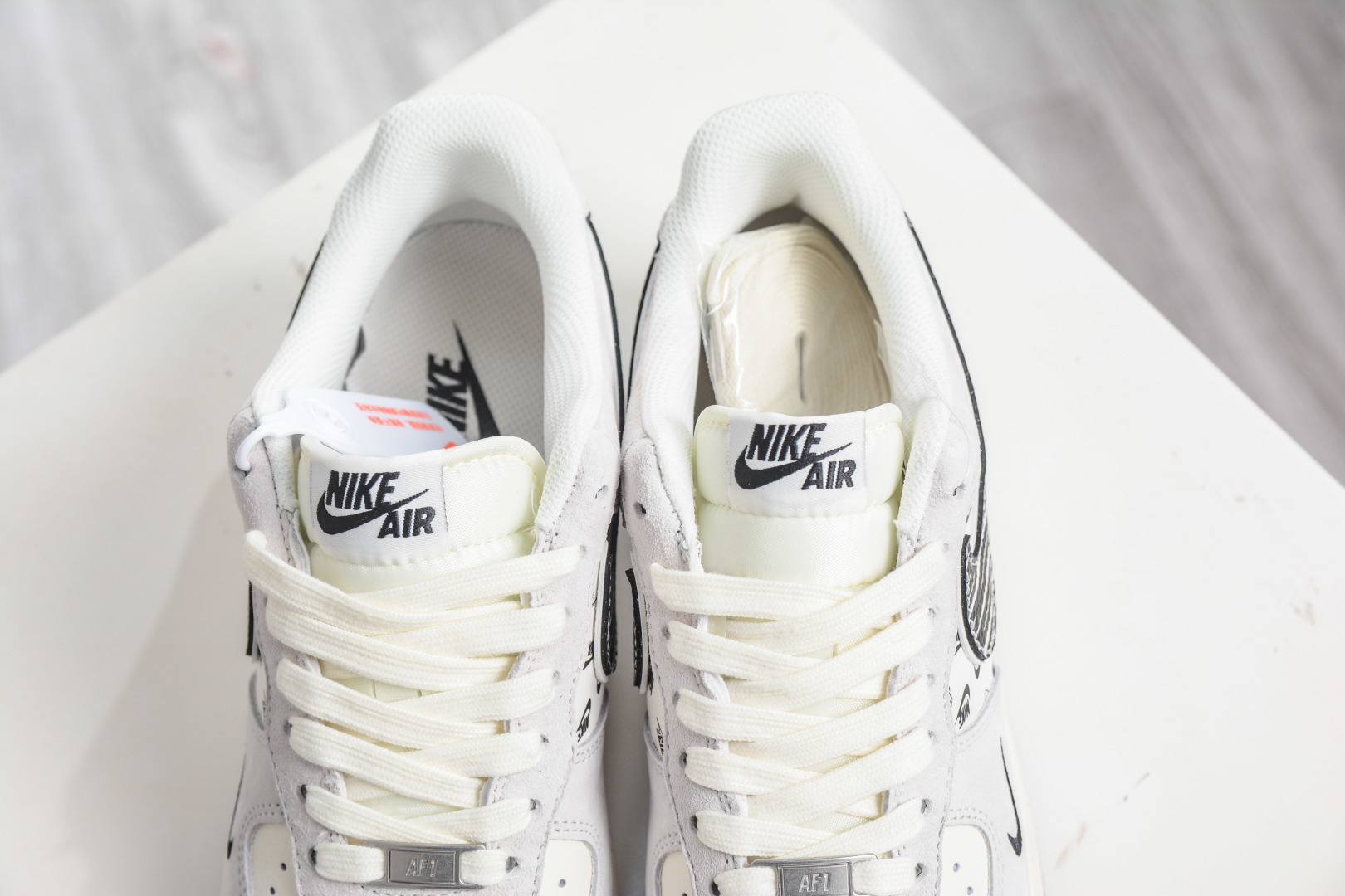 Nike Air Force 1 Low 07 米灰黑 JP8028-068