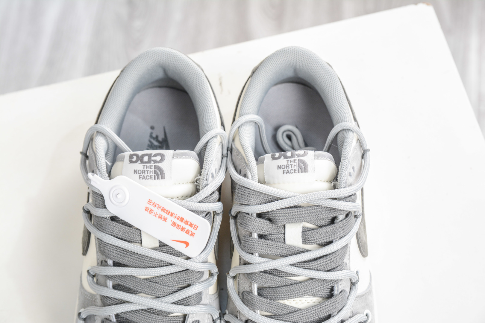 290 Nike SB Dunk Low x The North Face x CDG 北面CDG联名-米白灰绑带 JP2026-102-Chinese UA Cheap High Quatity Brand Clothes Bags handbags Sneakers wholesale wholesaler seller from China Factory suppliers Fashion Clothing Shoes best Quality Beautiful Price 290 Nike SB Dunk Low x The North Face x CDG 北面CDG联名-米白灰绑带 JP2026-102