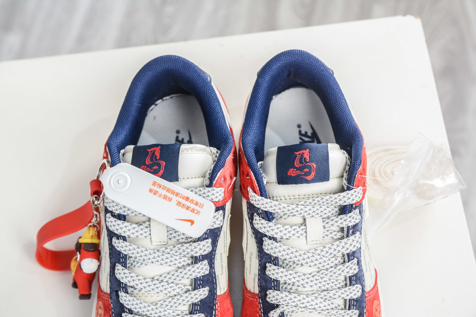 270 Nike SB Dunk Low x Superme SUP联名马年限定-米白红蓝 FC7688-209-Chinese UA Cheap High Quatity Brand Clothes Bags handbags Sneakers wholesale wholesaler seller from China Factory suppliers Fashion Clothing Shoes best Quality Beautiful Price 270 Nike SB Dunk Low x Superme SUP联名马年限定-米白红蓝 FC7688-209