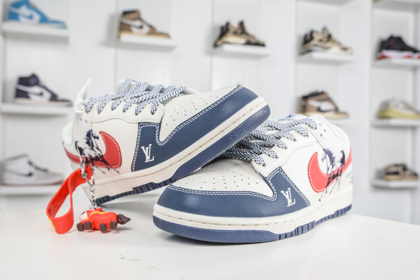 270 Nike SB Dunk Low x Louis Vuitton LV联名马年限定-白蓝红 JJ2508-563-Chinese UA Cheap High Quatity Brand Clothes Bags handbags Sneakers wholesale wholesaler seller from China Factory suppliers Fashion Clothing Shoes best Quality Beautiful Price 270 Nike SB Dunk Low x Louis Vuitton LV联名马年限定-白蓝红 JJ2508-563