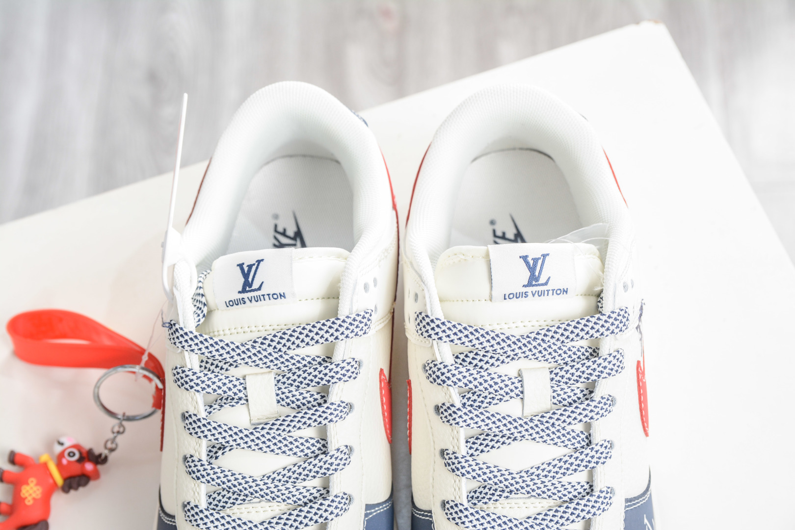 270 Nike SB Dunk Low x Louis Vuitton LV联名马年限定-白蓝红 JJ2508-563-Chinese UA Cheap High Quatity Brand Clothes Bags handbags Sneakers wholesale wholesaler seller from China Factory suppliers Fashion Clothing Shoes best Quality Beautiful Price 270 Nike SB Dunk Low x Louis Vuitton LV联名马年限定-白蓝红 JJ2508-563