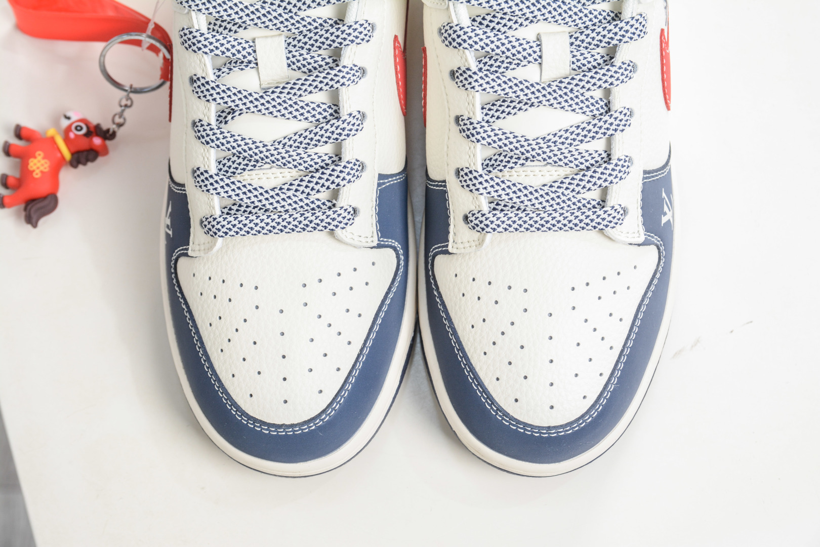 270 Nike SB Dunk Low x Louis Vuitton LV联名马年限定-白蓝红 JJ2508-563-Chinese UA Cheap High Quatity Brand Clothes Bags handbags Sneakers wholesale wholesaler seller from China Factory suppliers Fashion Clothing Shoes best Quality Beautiful Price 270 Nike SB Dunk Low x Louis Vuitton LV联名马年限定-白蓝红 JJ2508-563