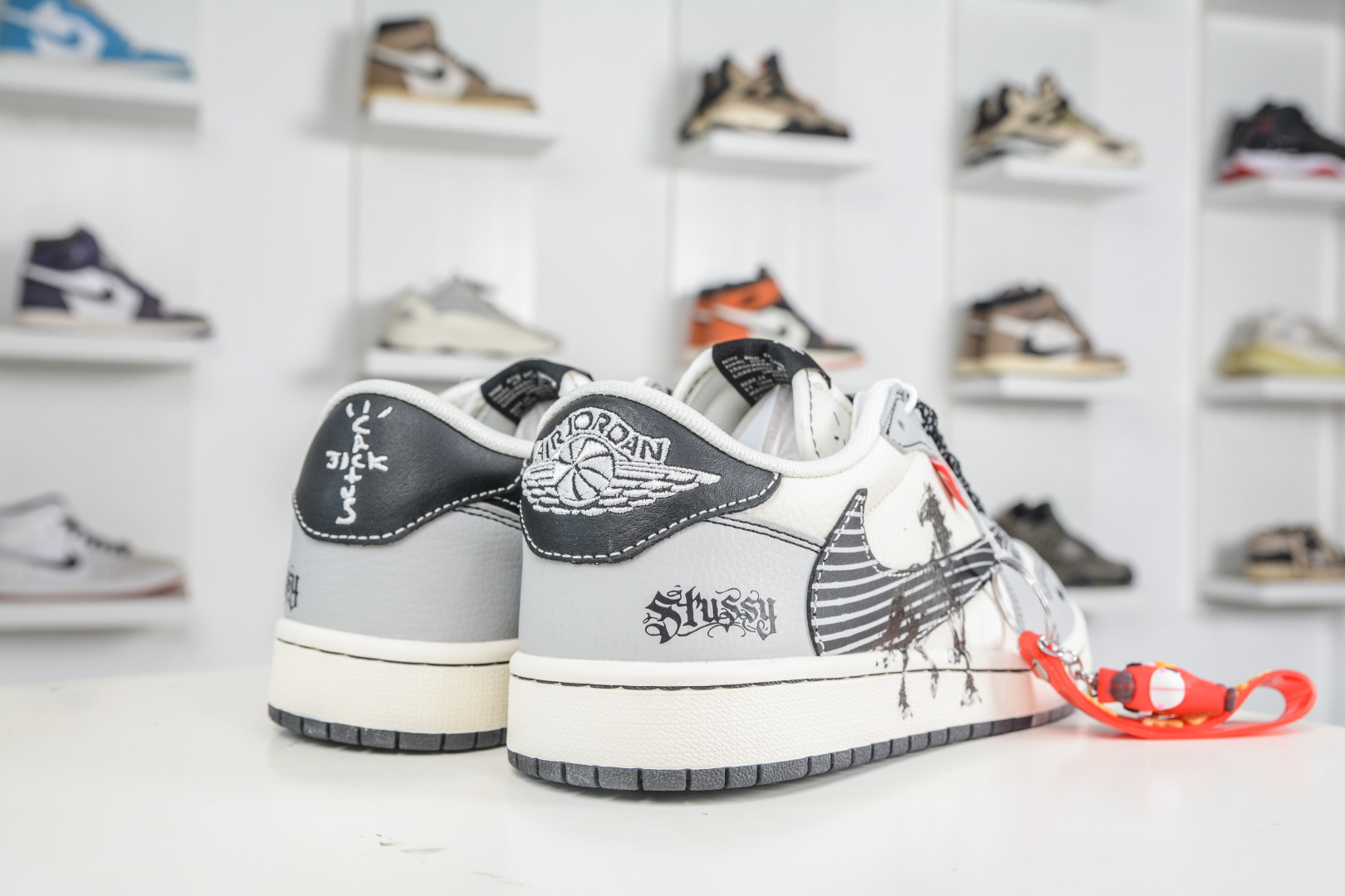 270 TS x Air Jordan x Stussy AJ1 Low 倒钩低帮联名斯图西马年限定-米灰黑 JJ3508-550-Chinese UA Cheap High Quatity Brand Clothes Bags handbags Sneakers wholesale wholesaler seller from China Factory suppliers Fashion Clothing Shoes best Quality Beautiful Price 270 TS x Air Jordan x Stussy AJ1 Low 倒钩低帮联名斯图西马年限定-米灰黑 JJ3508-550