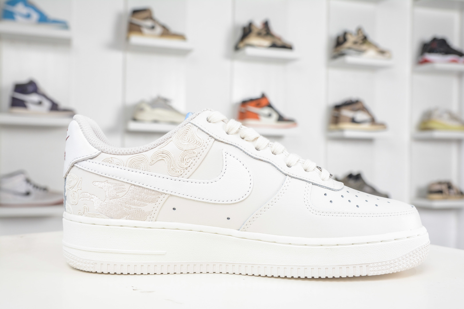 250 LJ版Nike Air Force 1 '07 Pegasus Pack 马年限定CNY新年款脱缰系列 舒适贴合 透气低帮板鞋 IQ1119-011-Chinese UA Cheap High Quatity Brand Clothes Bags handbags Sneakers wholesale wholesaler seller from China Factory suppliers Fashion Clothing Shoes best Quality Beautiful Price 250 LJ版Nike Air Force 1 '07 Pegasus Pack 马年限定CNY新年款脱缰系列 舒适贴合 透气低帮板鞋 IQ1119-011
