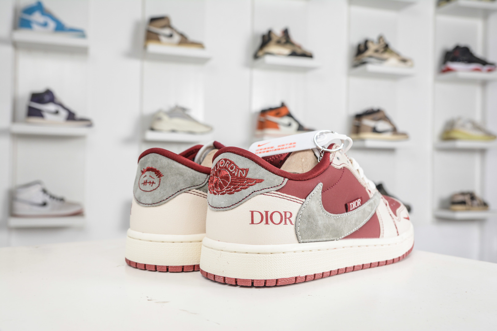 270 TS x Air Jordan x DIOR AJ1 Low 倒钩低帮迪奥联名-灰酒红 XS2025-082-Chinese UA Cheap High Quatity Brand Clothes Bags handbags Sneakers wholesale wholesaler seller from China Factory suppliers Fashion Clothing Shoes best Quality Beautiful Price 270 TS x Air Jordan x DIOR AJ1 Low 倒钩低帮迪奥联名-灰酒红 XS2025-082